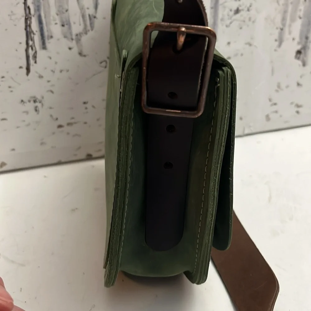 Craftsbury Common LeatherSaddle Bag Crossbody - Picture 4 of 11